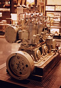 漁船用焼玉エンジンの写真